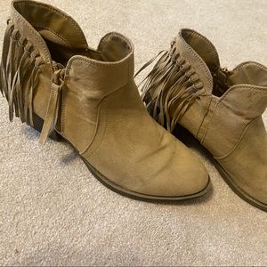 Lightly used. Taupe suede. Great condition. Extremely comfortable!